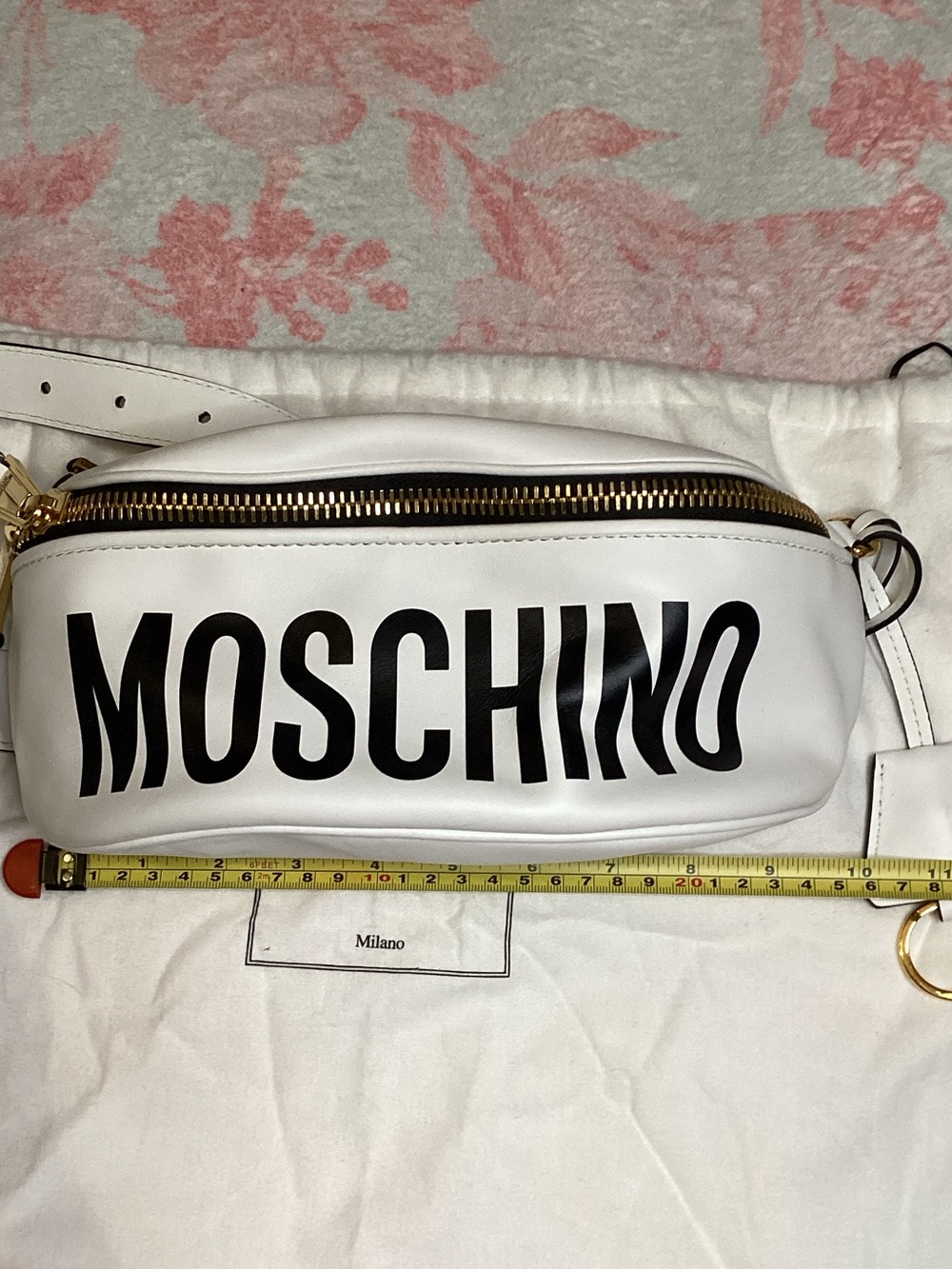 Moschino White Leather Logo Belt Bag with Gold Hardware - Picture 9 of 12